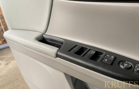 реставрація шкіряного салону автомобіля 